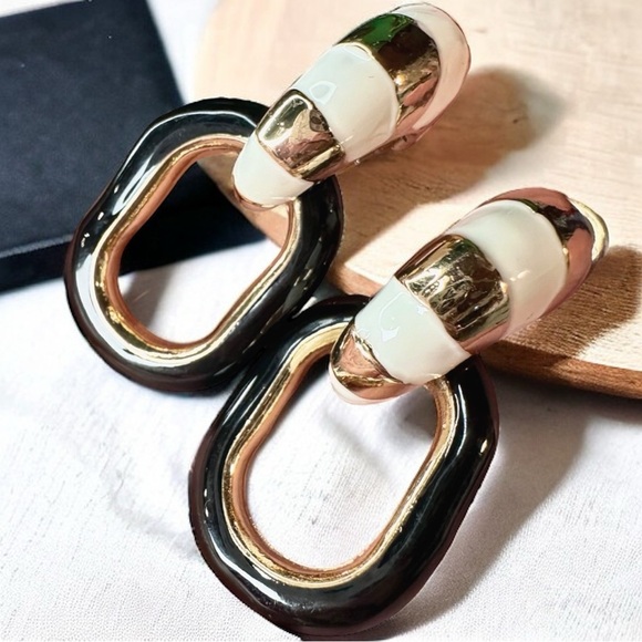NEW Gold, Black & White Striped Interlocking Link Large Hoop Statement Earrings - Picture 1 of 16